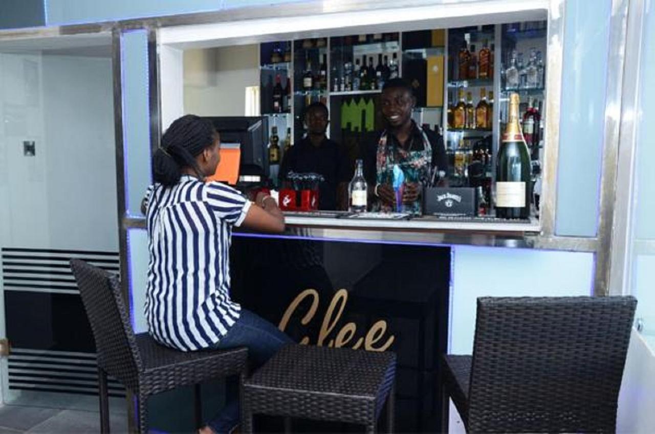Glee Hotel Aliayabiagba Eksteriør billede