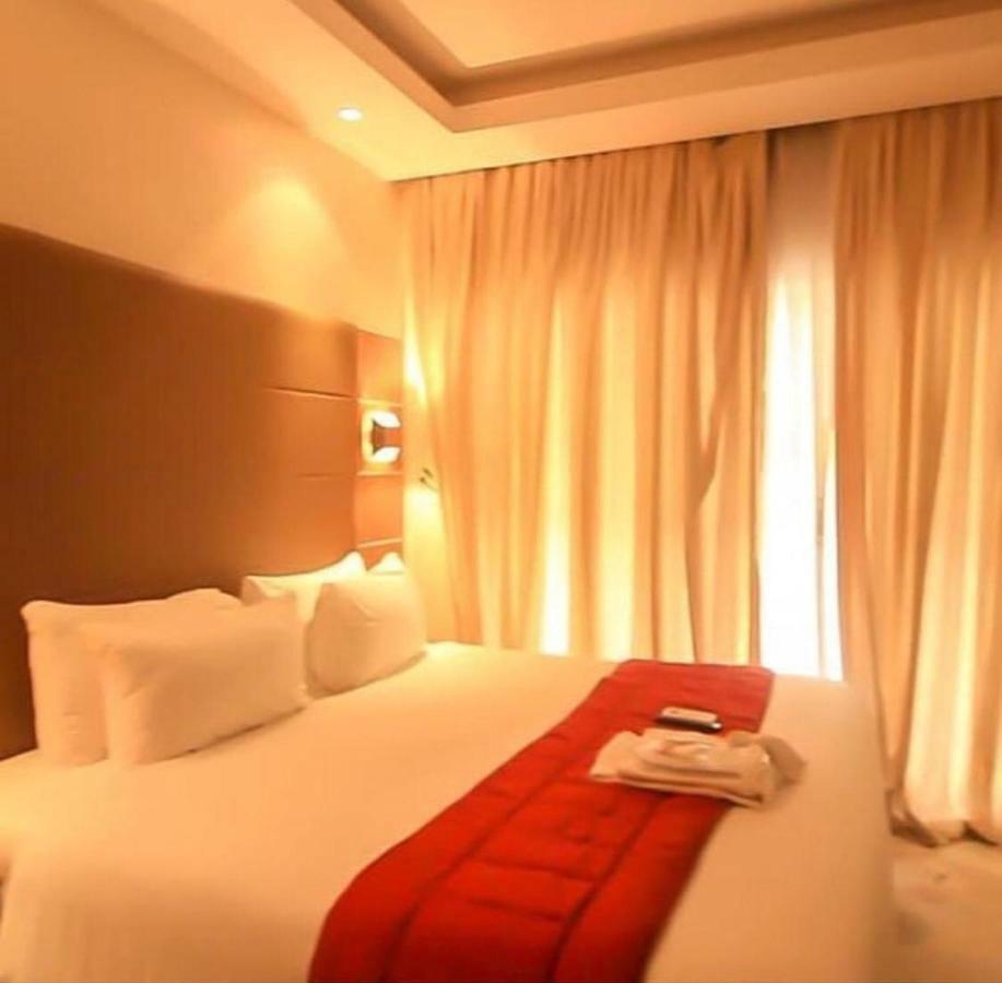 Glee Hotel Aliayabiagba Eksteriør billede