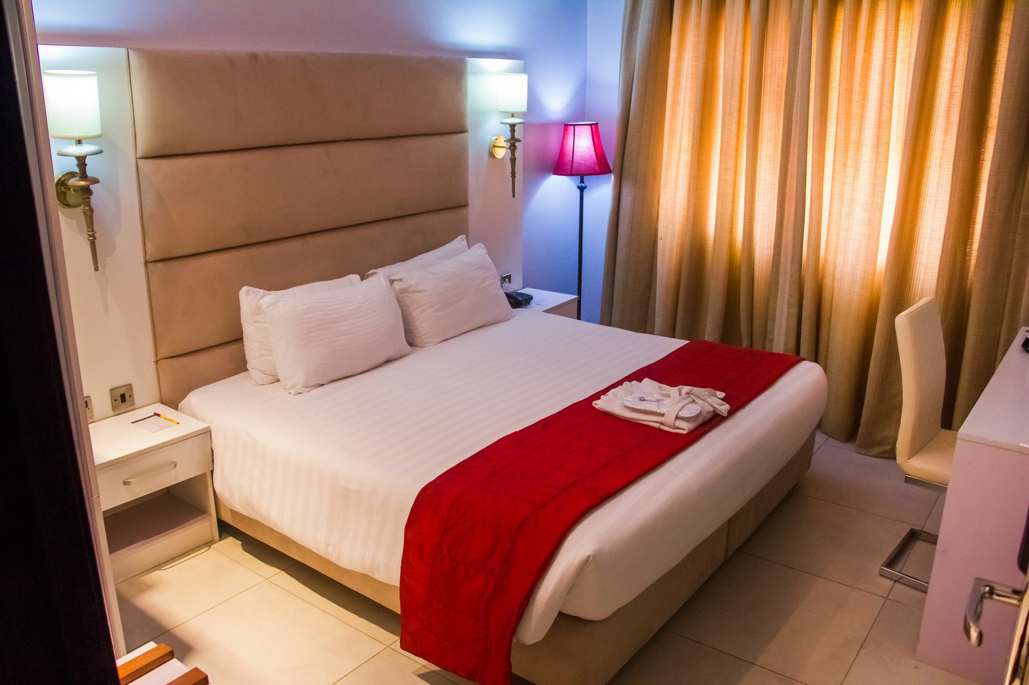 Glee Hotel Aliayabiagba Eksteriør billede